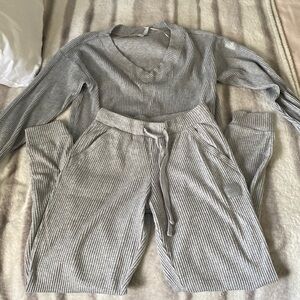 Alo lounge - selling as a set- size xs for both